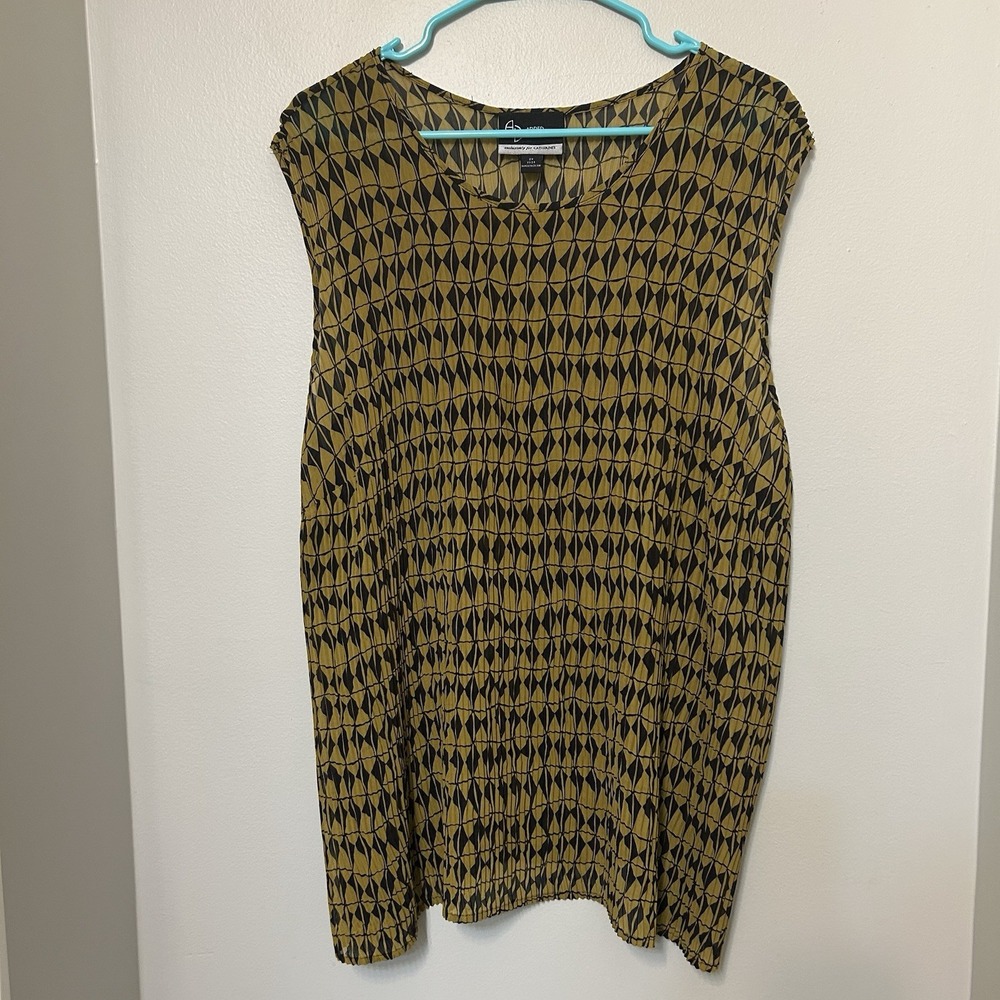 Catherines Added Dimensions Gold Geometric Print Sleeveless Top 2X Stretch